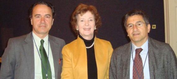De izquierda a derecha, Gonzalo Cuervo, Mary Robinson y Faustino García